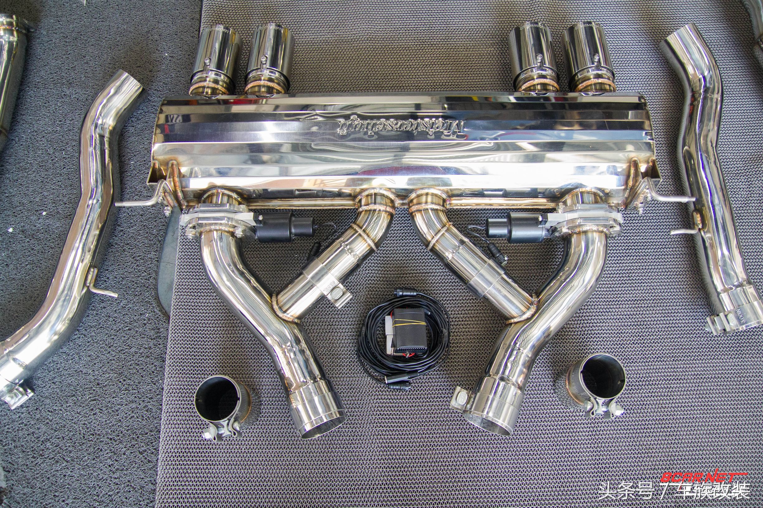 宝马m4雷霆版中出排气,宝马m4中间四出排气