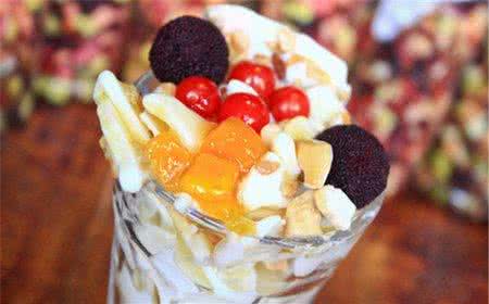 酸奶店一个月挣多少钱,卖酸奶一个月能赚多少钱