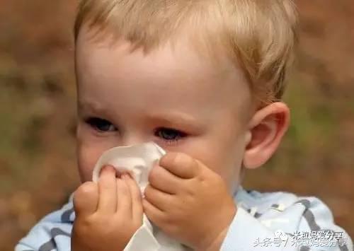 宝宝眼屎多便秘是怎么回事,宝宝眼屎多尿黄是怎么回事