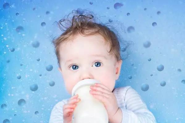 境外NGO称澳洲市场多款奶粉检出“可能有毒”纳米粒子，监管当局说“不用担心”