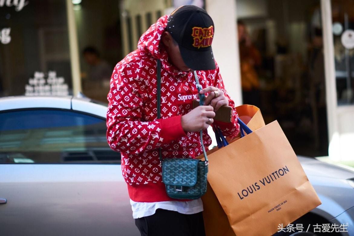 supreme x louis vuitton红色包限量多少 (supreme与lv联名黑色滑板)