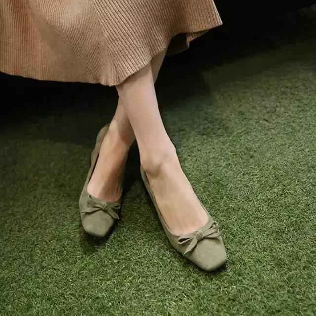 高能少年团杨紫奚梦瑶周冬雨出场,周冬雨奚梦瑶vogue对比