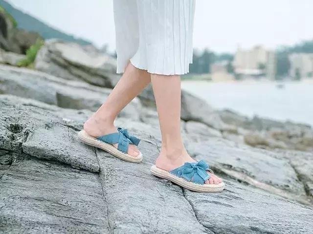 高能少年团杨紫奚梦瑶周冬雨出场,周冬雨奚梦瑶vogue对比