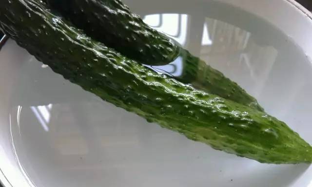 黄瓜直接敷脸有什么危害,黄瓜当面膜贴是不是真的能美白