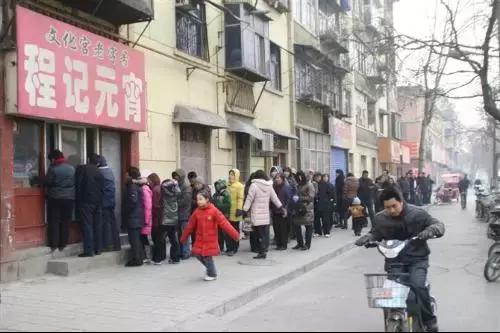 一个老外说要在1年内吃遍中国，结果5年了，还在新乡