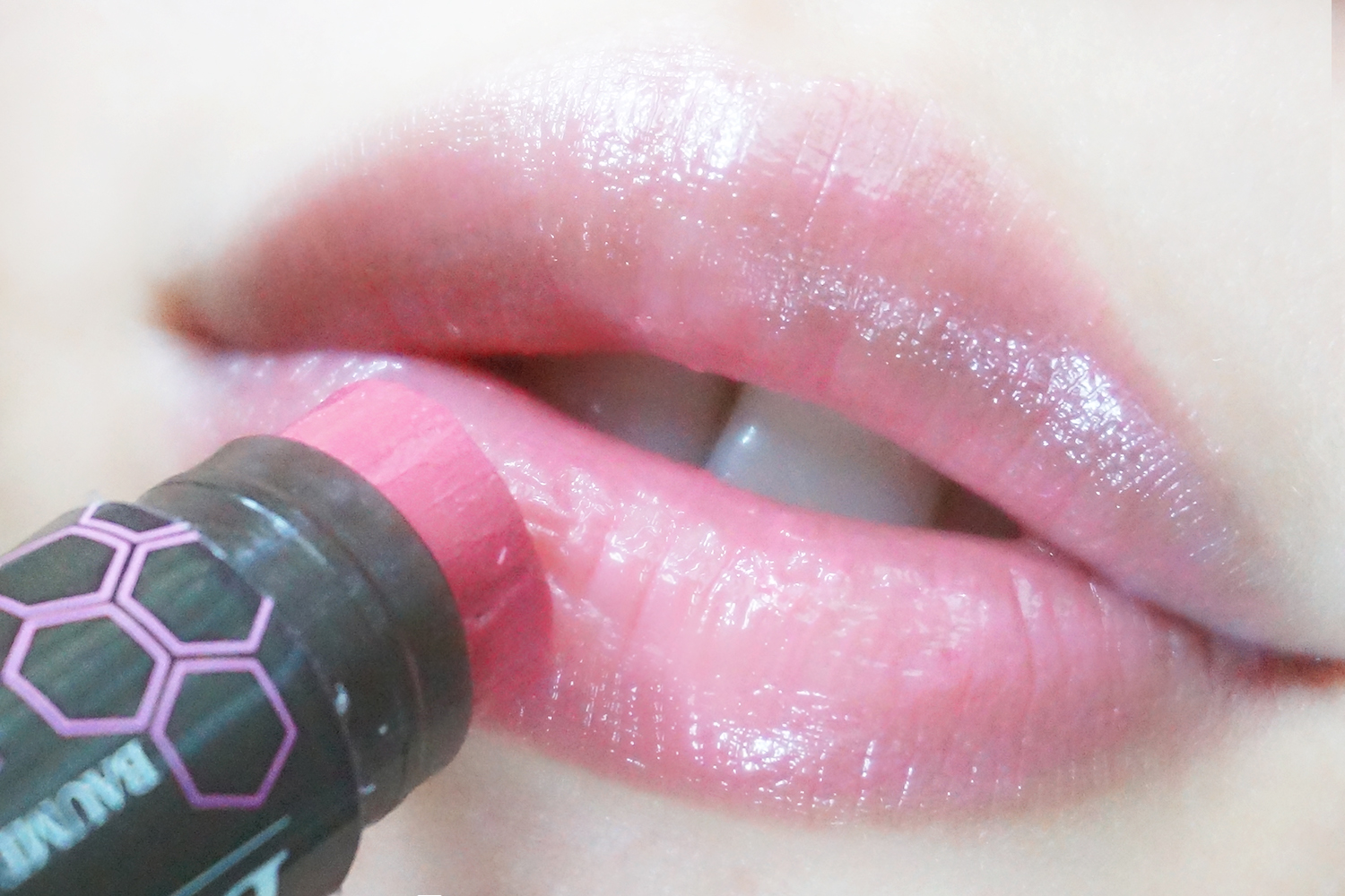 小蜜蜂润唇膏变色系列,小蜜蜂润唇膏葡萄柚