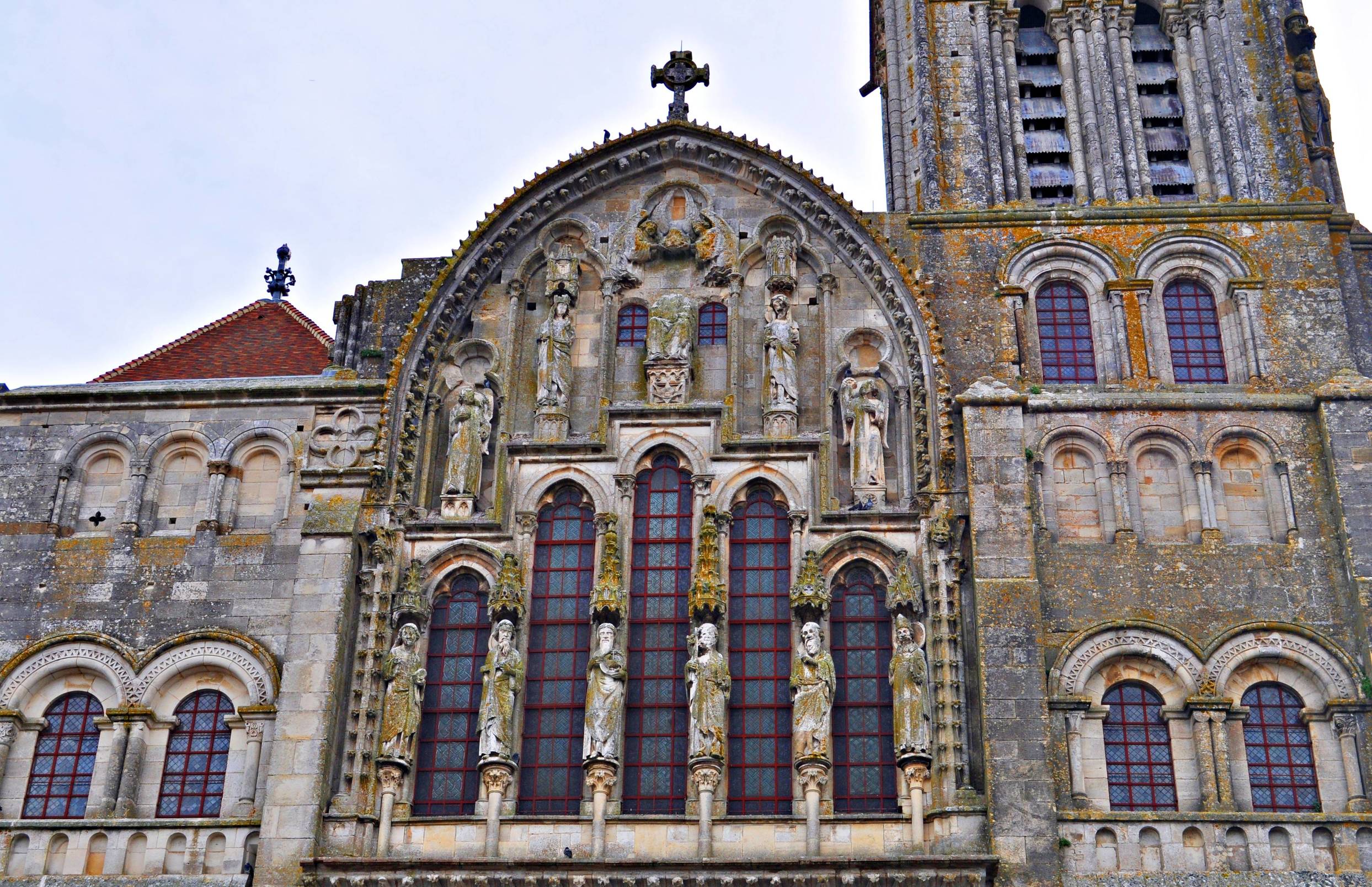 这个神秘又秀丽的法国弹丸小城，曾与耶路撒冷、梵蒂冈、圣雅克齐名，贵为世界宗教圣地