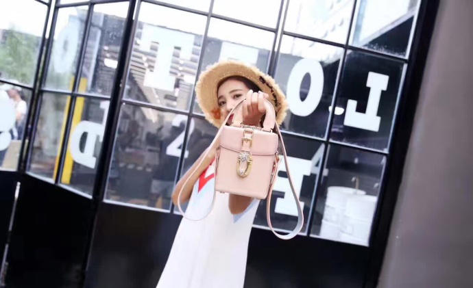 谁劝我都不好使，今夏就爱相机包！