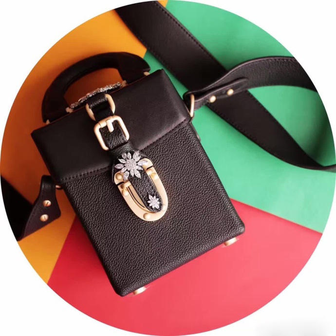 谁劝我都不好使，今夏就爱相机包！