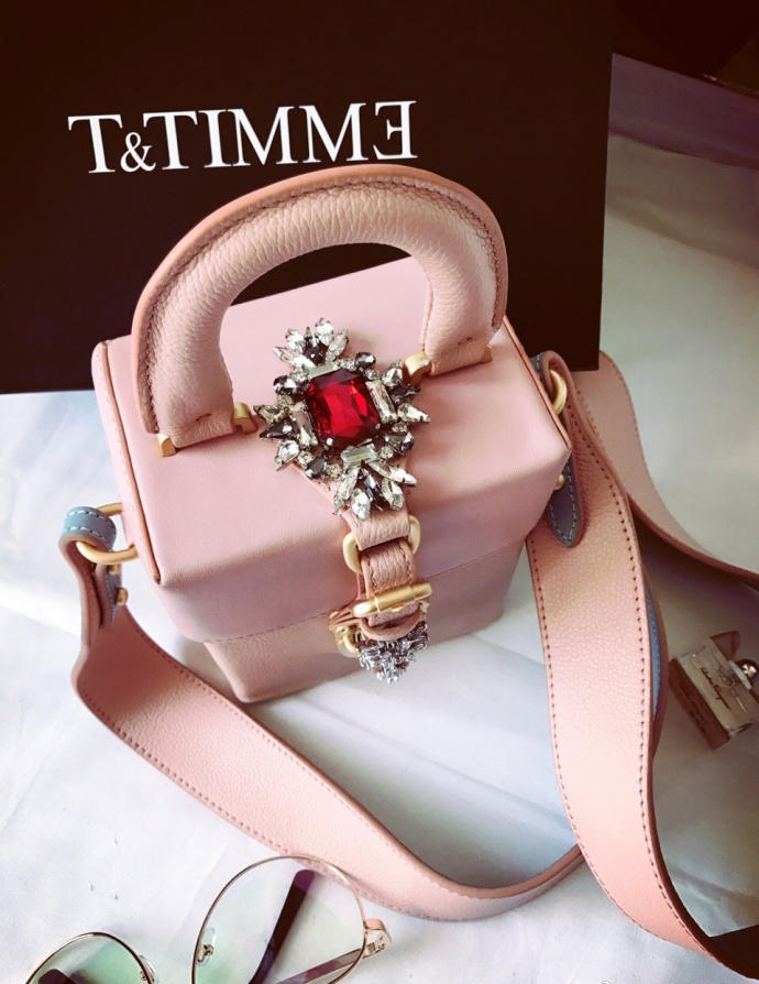 谁劝我都不好使，今夏就爱相机包！