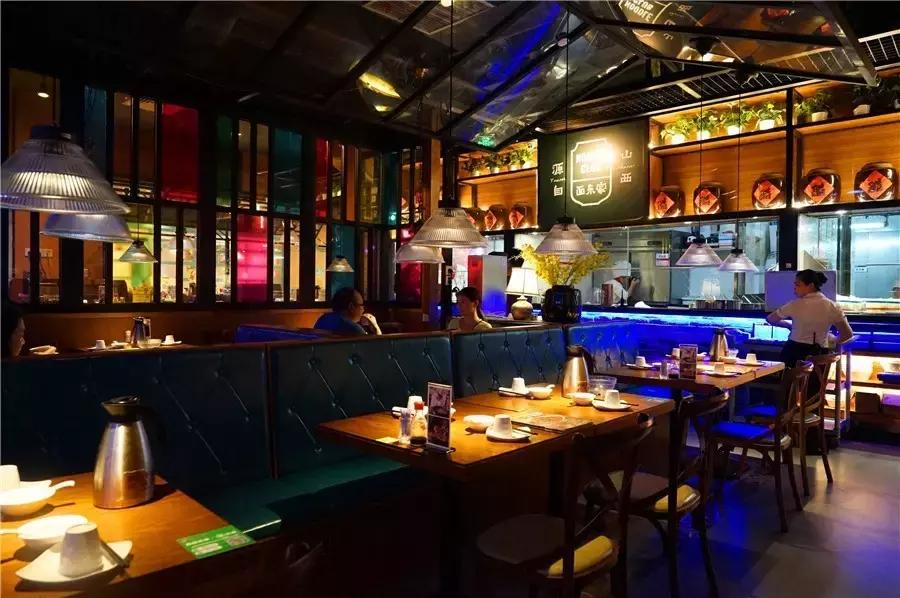 蒙眼用剪刀做面,服了!这么牛X的店居然系佛山的10年老字号!东家好吃才是硬道理!