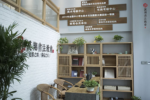 北大美女用标准化课程教人学书法,获徐小平投资,年营收近亿元