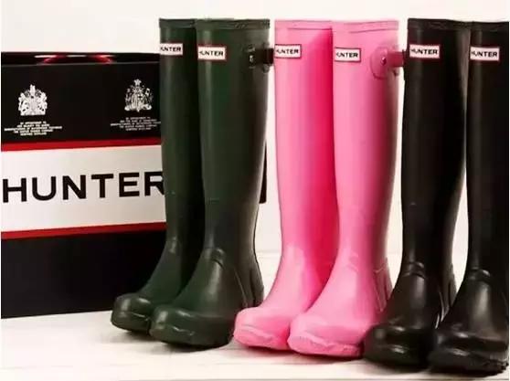 艾特扬州人,拜托!时尚的人都已经在雨天拗起造型了,你却还在躲雨