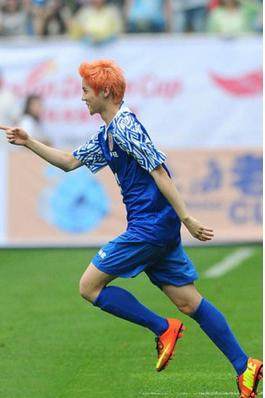 鹿晗5分钟告诉你鹿晗跳舞有多帅,鹿晗踢足球的真实水平