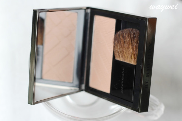 秋烟奶杏色适合的妆容,清透灵气妆容搭配什么粉底