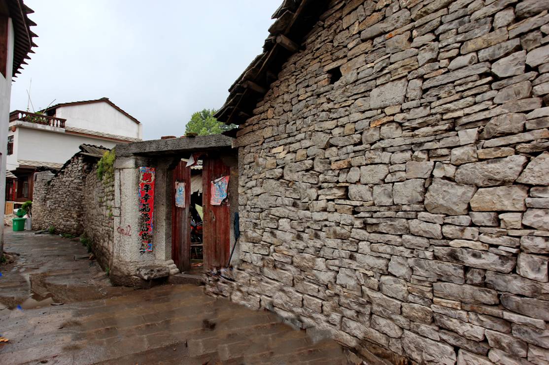 看看如今旧州镇终于找到了历史上夜郎自大的底气