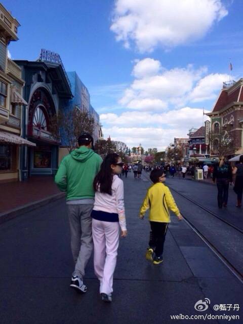 甄子丹儿子跆拳道红带，张晋被女儿“甜蜜家暴”，功夫二代太厉害