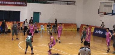 怪球手萧敬腾篮球水平如何科比见他都曾带雨伞