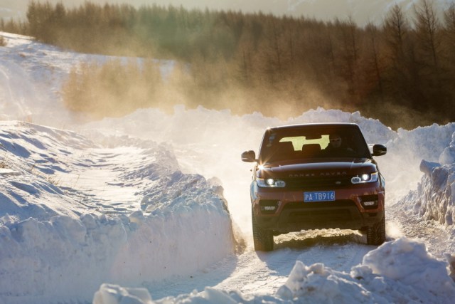 路虎揽胜运动版越野性能测试,2022款路虎揽胜运动深度测评
