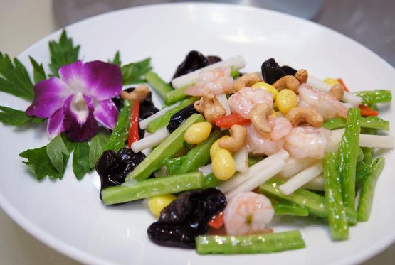 油冒烟炒菜的害处,炒菜时油冒烟才放菜致癌吗