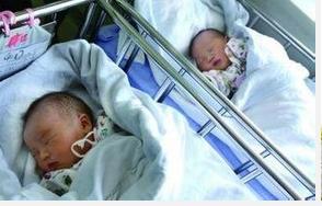 二胎怀孕后一用力肚子就鼓起来,孕妇生完肚子还是很大