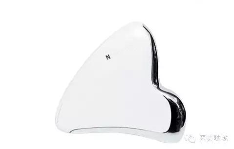 脸敏感泛红冒痘怎么解决 (春季脸干爆皮起痘)