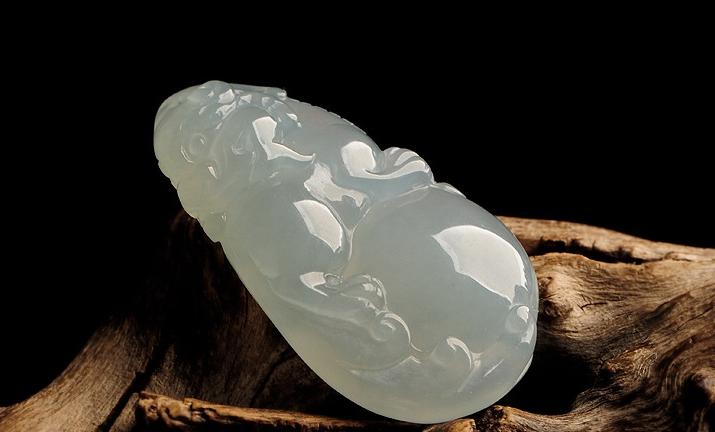 怎么鉴别烟紫玉的真假,真假翡翠玉镯的鉴别方法