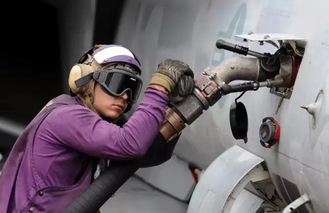 航空母舰二维图,航空母舰彩虹人白马甲