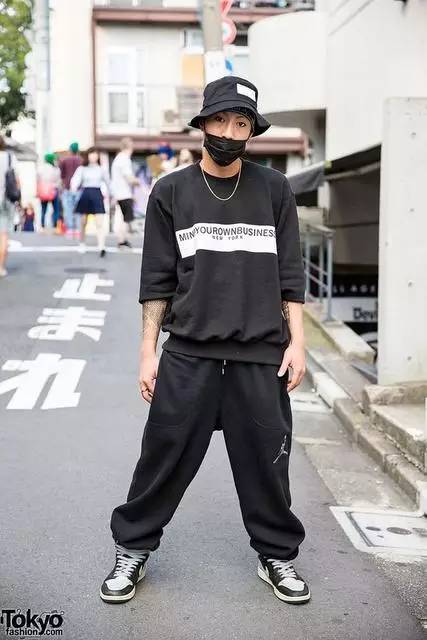 渔夫帽秋冬搭配街拍,夏季黑色渔夫帽女穿搭