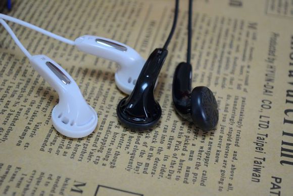 苹果耳机airpods3与百元耳机,oppo百元耳机推荐encoair2pro