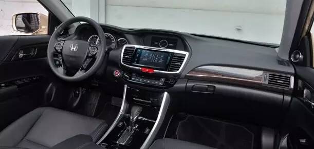 16款起亚kx52.0lgls,起亚k5新款和迈锐宝xl买哪个好