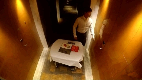 他是超人气组合成员,献吻宋丹丹惨遭拒绝,被王琳数落不如李治廷