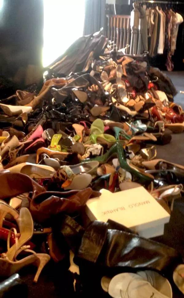 姑娘们，别让高跟鞋毁了你的双脚