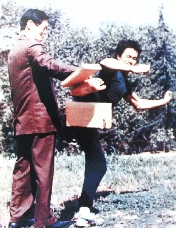 李小龙咏春拳绝技,李小龙学咏春拳的过程