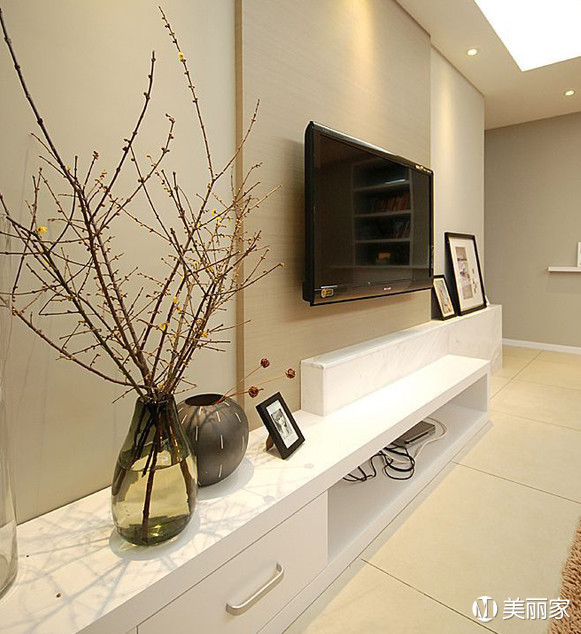 一招解决镜子对门风水,卧室怎样避免镜子对门