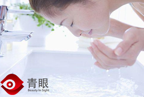 只不过因为在敏感季用了年前的化妆品,她再也不想去踏春了!