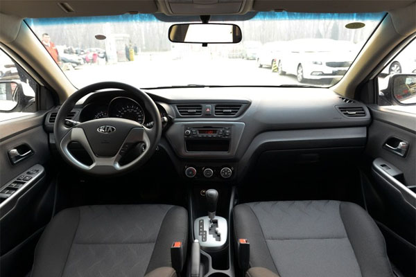 起亚k2和polo哪个更好,polo和k2哪个值得入手