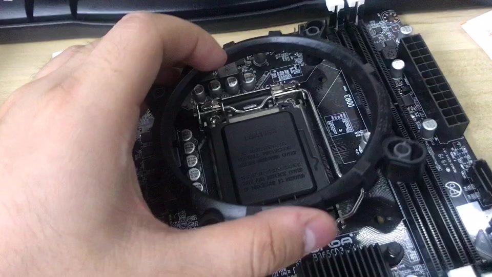 cpu散热器安装会不会压坏cpu,小白组装电脑系统怎么装