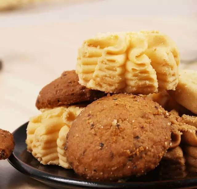 办公室必备的小零食攻略 (办公室零食10大必买攻略)