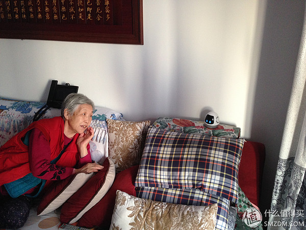 陪聊智能机器人,小精灵智能陪护机器人