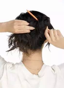 如何用内裤扎头发,用内裤扎头发教程