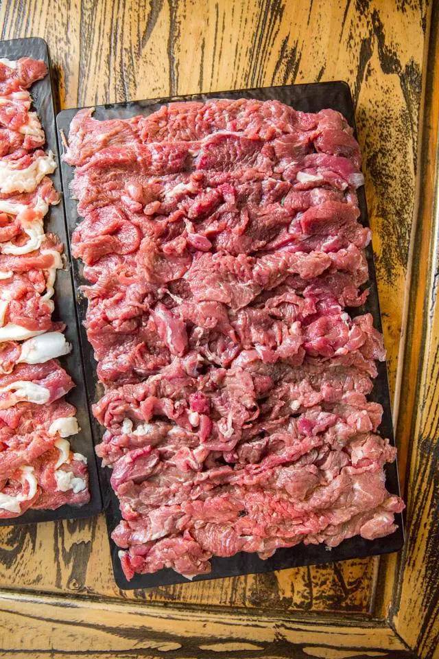 没有“马砂”怎么办？在白堤路这家天津范儿的“吃货大食堂”里，烧烤、火锅、麻小、炒海鲜可以轮番PK到凌晨2点！