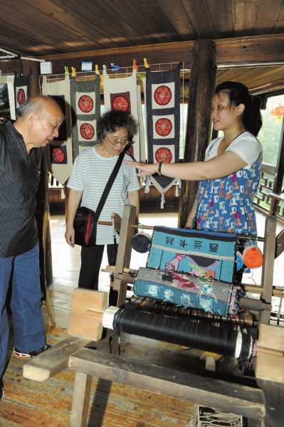 土家吊脚楼,吊脚楼的土家妹