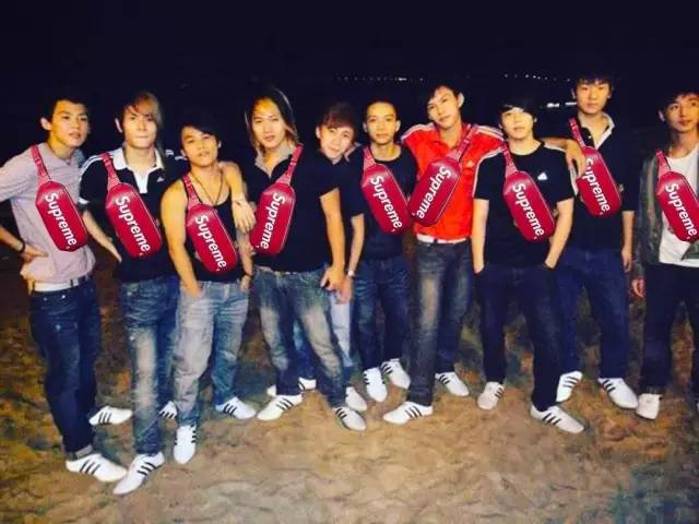 supremexlv联名外套,supreme和lv联名的红色卫衣