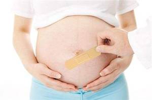 二胎如果怀在疤痕上有什么反应,二胎子宫疤痕薄能生三胎吗