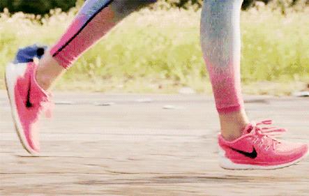 女生在大热天跑步怎样才能更清爽？功能型背心是一个好选择！