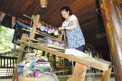 土家吊脚楼,吊脚楼的土家妹