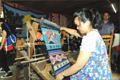 土家吊脚楼,吊脚楼的土家妹