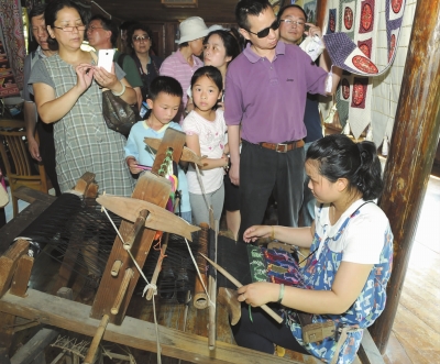 土家吊脚楼,吊脚楼的土家妹