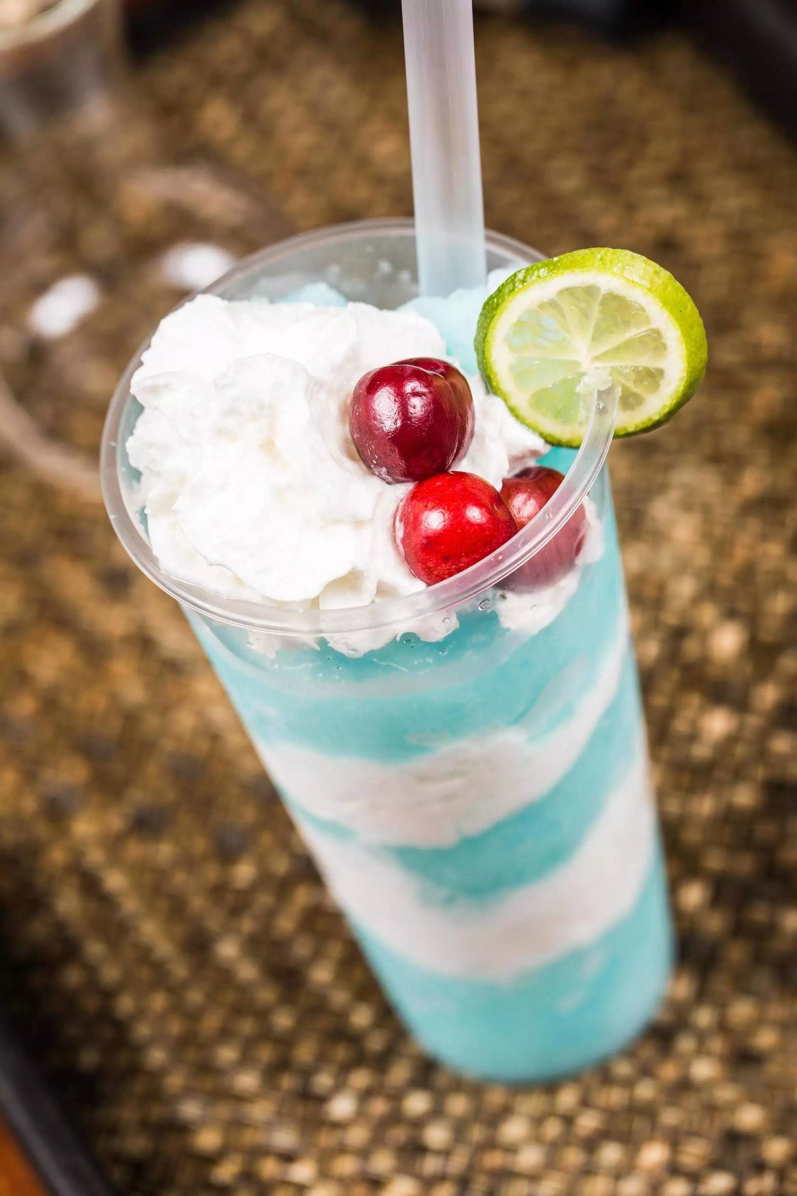 “五级辣”火山辣烤猪蹄、芝士烤肉锅、活鳗鱼三吃,想尝津城独一家才有的招牌菜,你得去津城美食街—西湖道!你能挑战顶级辣?还能打五折